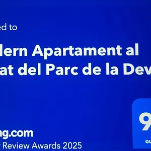 Modern Al Costat Del Parc De La Devesa , Gerona Spanien