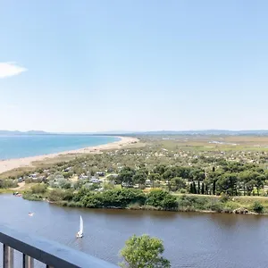 https://apartamento-primera-linea-de-mar-vistas-espectaculares.topcostabravahotels.com